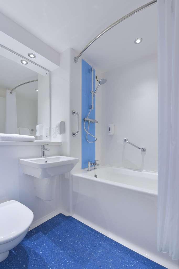 Travelodge Bradford Central Номер фото