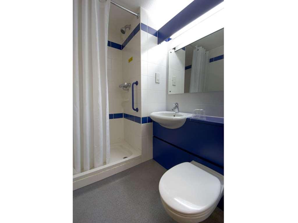 Travelodge Bradford Central Номер фото