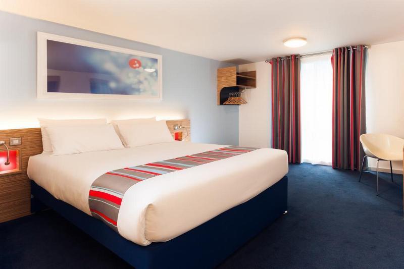 Travelodge Bradford Central Экстерьер фото