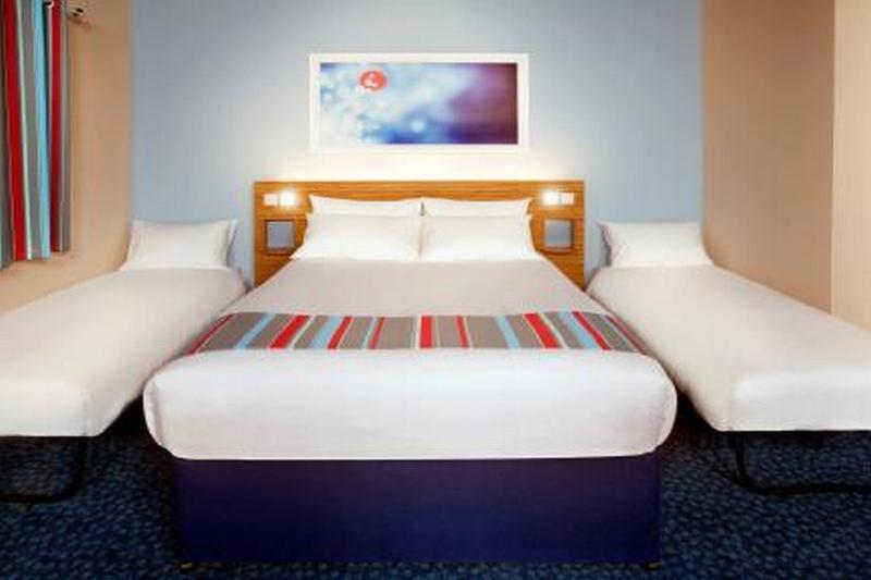 Travelodge Bradford Central Экстерьер фото